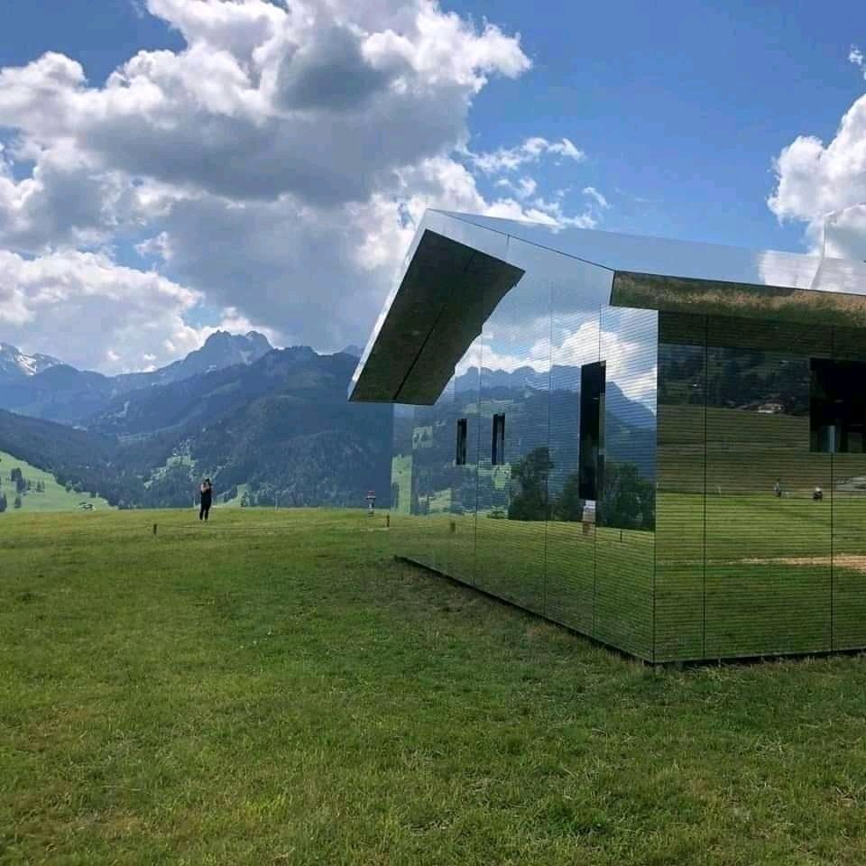 Megosztja a netezőket a látványos tükörfalú ház 2 | Vezess Megosztja a netezőket a látványos tükörfalú ház 2