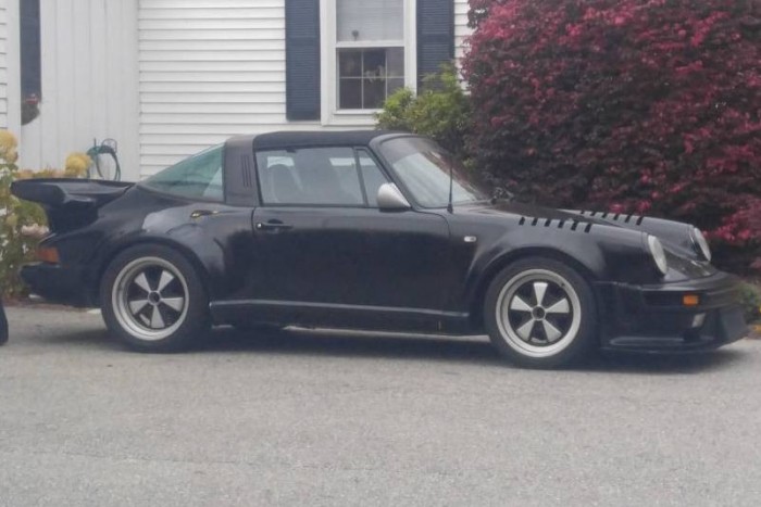 Amerikai V8-as ül a Porsche 911 fenekében