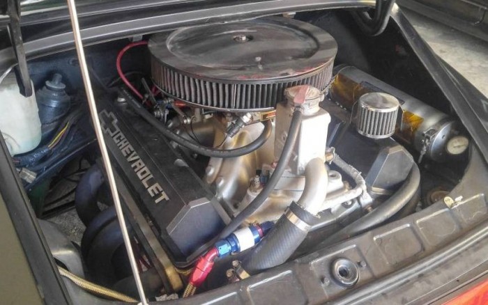 Amerikai V8-as ül a Porsche 911 fenekében 3