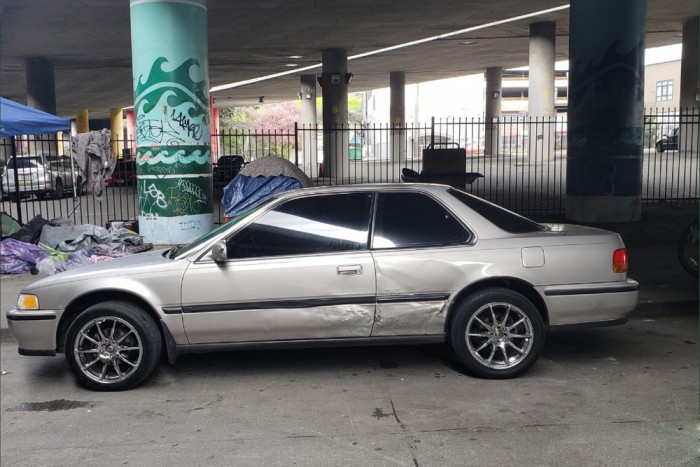 Lopott autót akart ellopni a rendőrök orra előtt