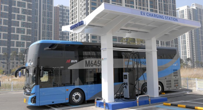 Utasokat szállíthat a Hyundai első emeletes villanybusza 1