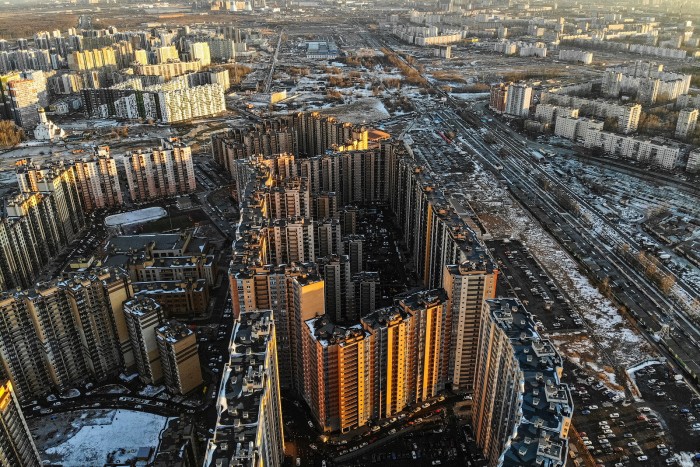 Kisvárosnyi méretű a világ egyik legnagyobb háztömbje