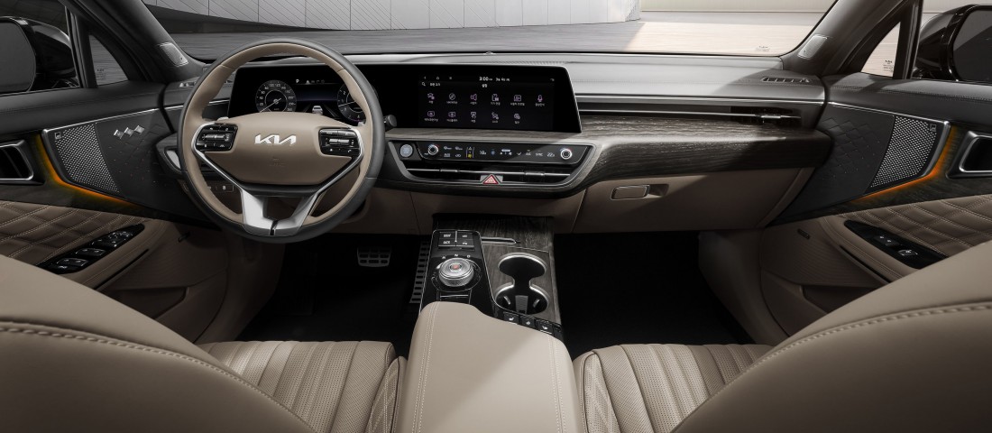 Ötméteres luxusautóval erősít a Kia