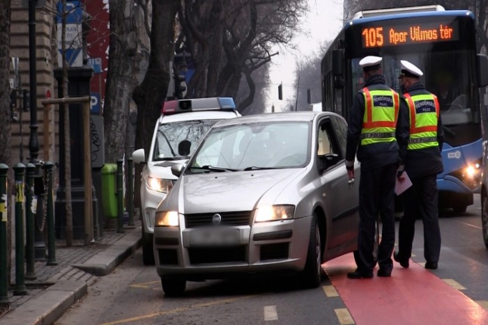 Ezúttal sem kímélték a buszsávban pofátlankodókat