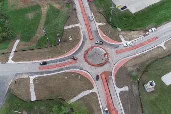 Feladta a leckét az amerikai autósoknak az új körforgalom