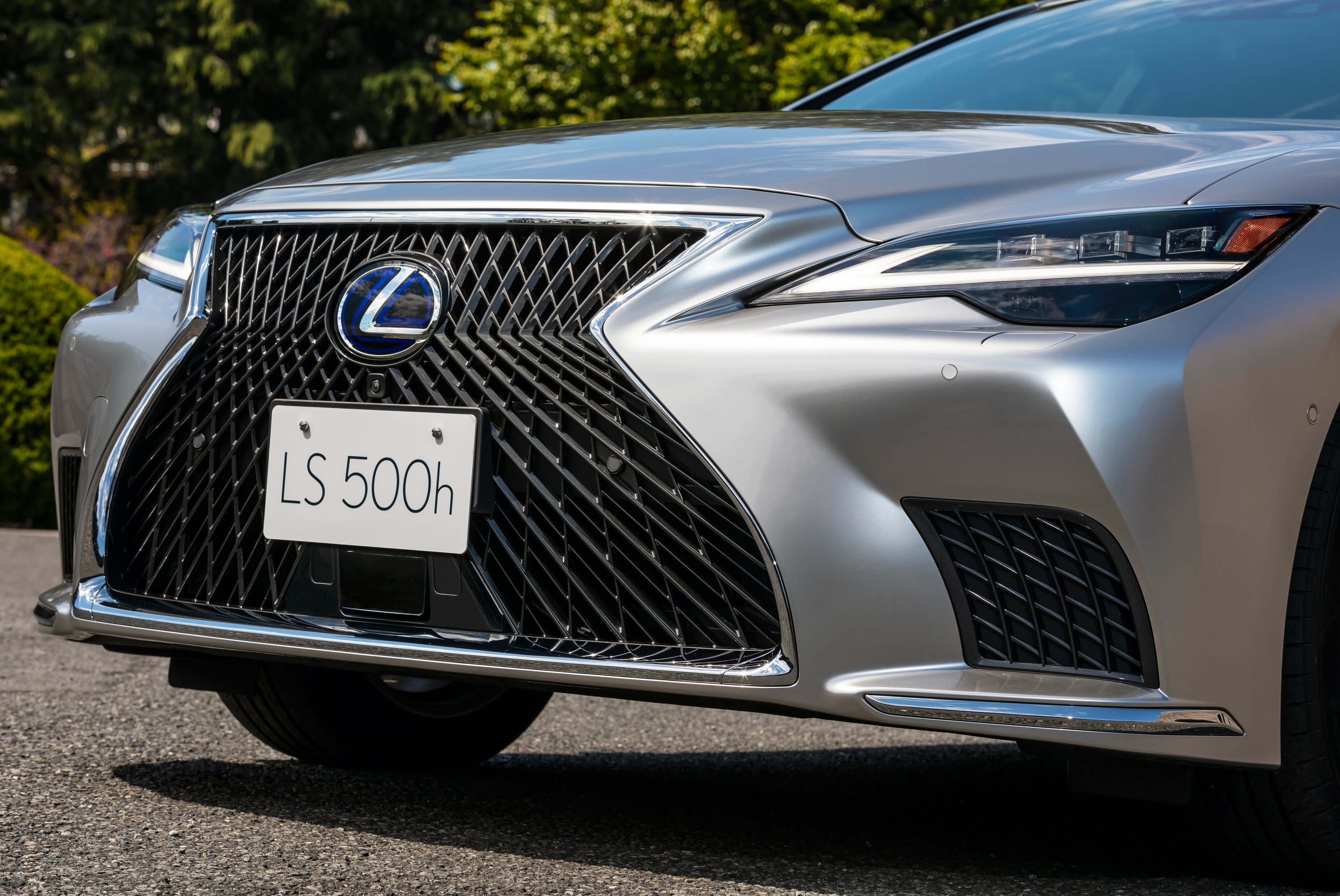 Autonóm funkciókkal erősít a Lexus LS 8