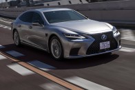 Autonóm funkciókkal erősít a Lexus LS 2