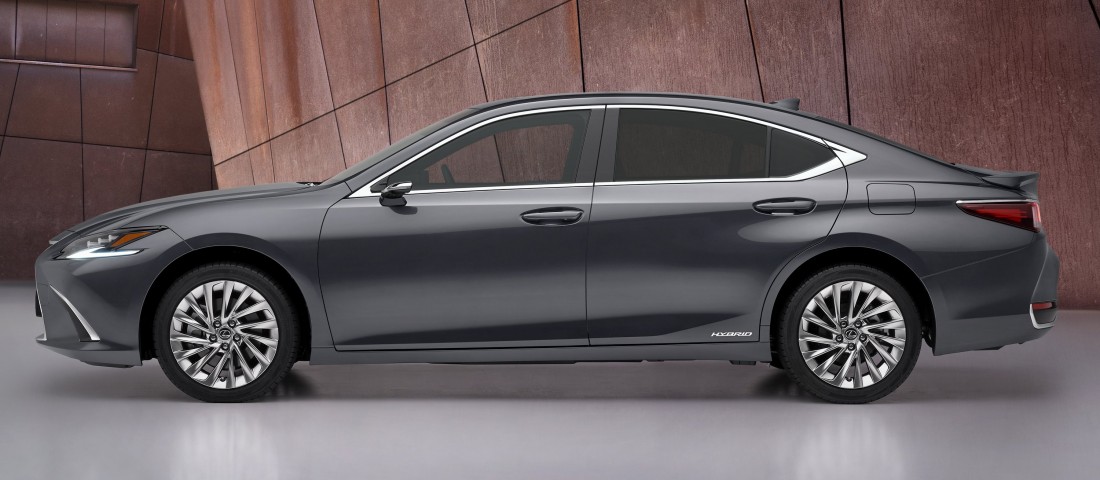 Okosabb lett a Lexus közepes szedánja