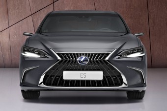 Okosabb lett a Lexus közepes szedánja