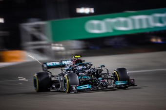 F1: Kételkedik versenyzője szavában a Mercedes főnöke