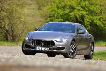 Világvége, vagy szép új világ? Itt az első, hibrid Maserati!