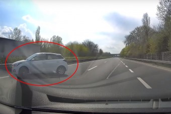 Életveszélyes manőverbe kezdett egy autós az M7-esen