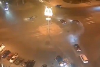 Megvan 2021 legmenőbb parkolása, de senki ne utánozza!