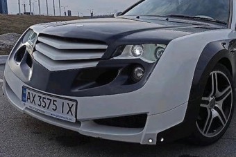 Felismerhetetlenné csúfították ezt a Mercedest