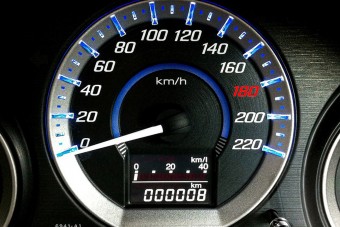 Hivatalos: újabb gyártó limitálja 180 km/órára összes autója végsebességét