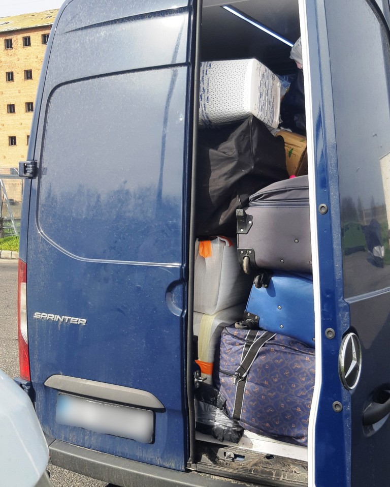 Hihetetlen túlsúllyal állítottak félre egy sofőrt az M3-ason 1