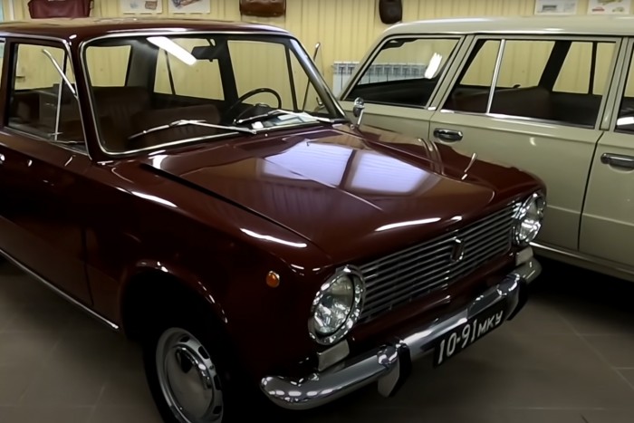 Egy magángyűjtemény, ahol 30 patika szovjet jármű él teljes luxusban