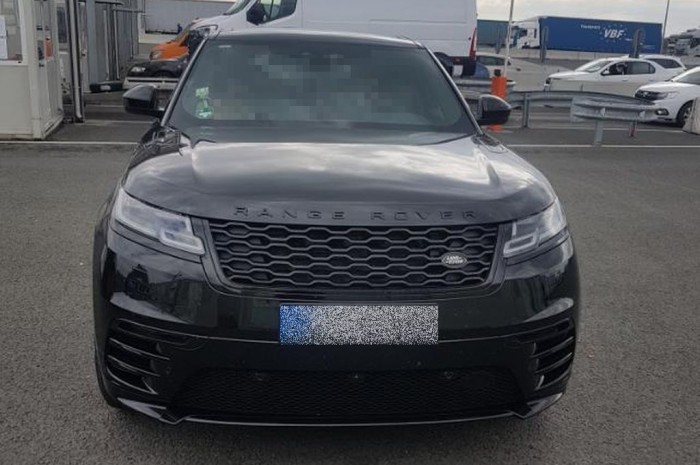 24 milliós luxusautóval akadtak fenn a határon