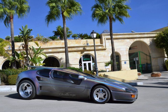 Tolatókamera és fedélzeti VHS-lejátszó is volt benne, 1985-ben 10