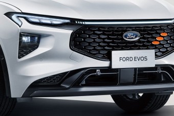 Gigaképernyővel nyit a legújabb Ford