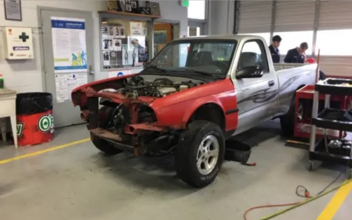 A platós BMW E30 az egyik legüdítőbb dolog, amiről ma olvashatsz 5