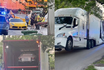 Drága sportkocsikkal pakolt kamionnak ütközött egy vonat