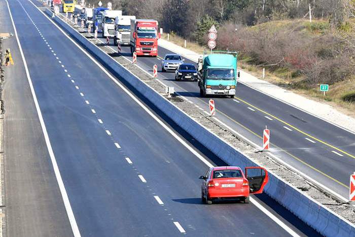 Okosúttá válik az M2-es Dunakeszinél