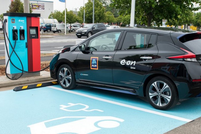 Drágább lett az áram az E.ON-nál a villanyautókhoz