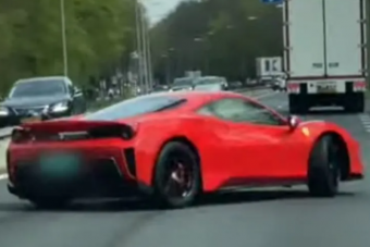 Ennyire könnyű összetörni egy 720 lóerős Ferrarit