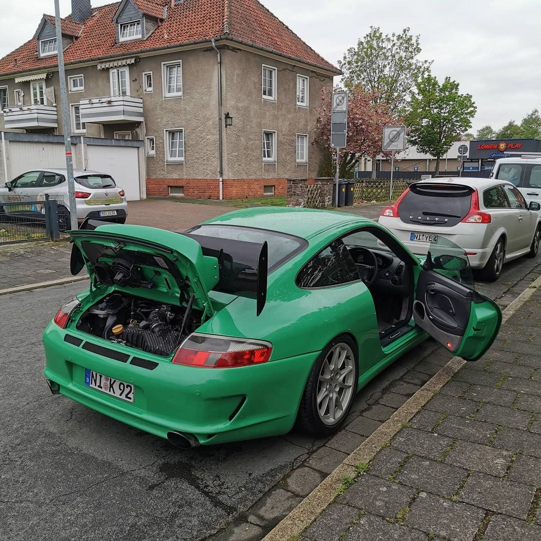 Hős vagy idióta, aki az utcán, flakonos festékkel fényez le egy Porschét? 7