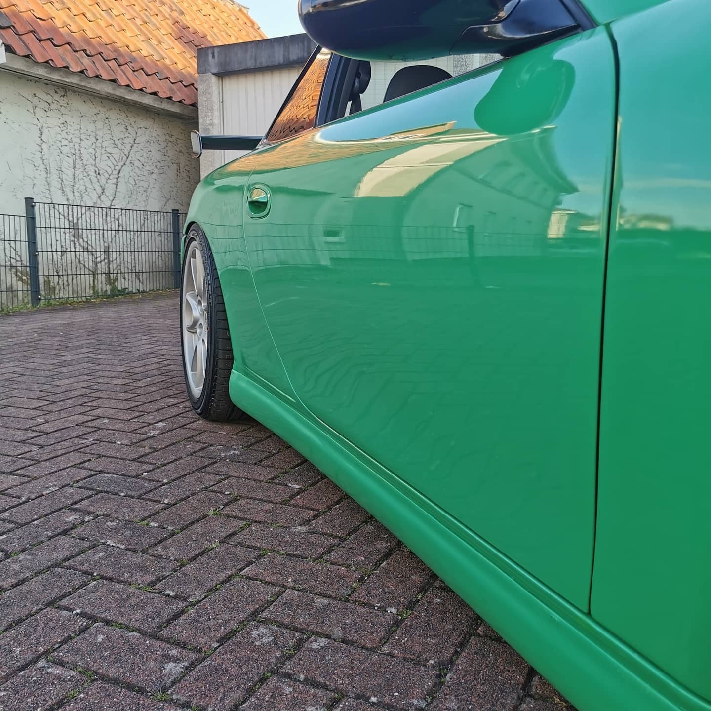 Hős vagy idióta, aki az utcán, flakonos festékkel fényez le egy Porschét? 6