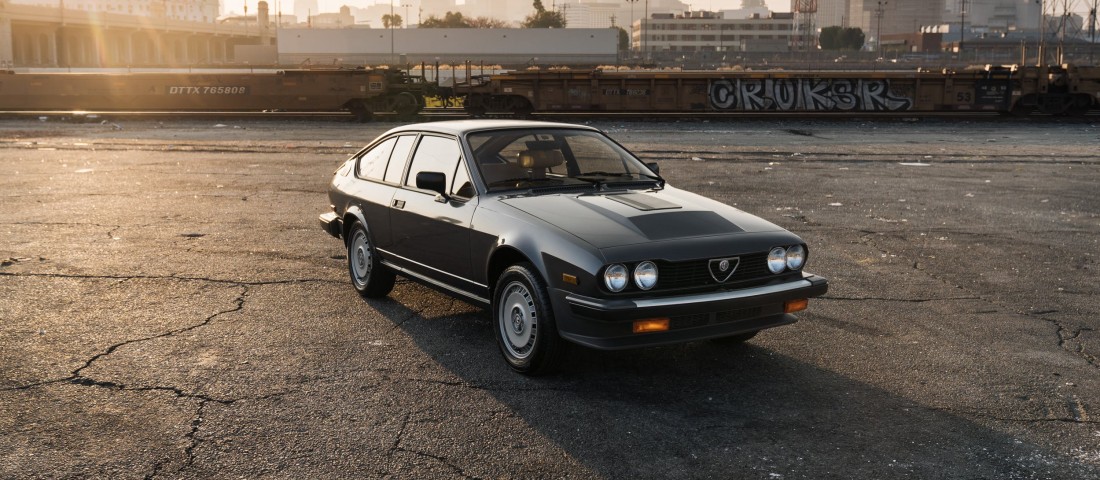 Eladó a versenyzőlegenda egykori Alfa Romeója