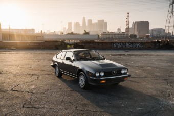 Eladó a versenyzőlegenda egykori Alfa Romeója