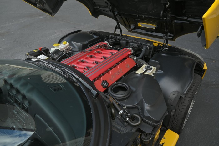 Pokolbéli csábító ez a rikító Viper 8