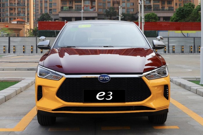 Kuplungos, kéziváltós villanyautót építettek 7