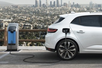 Újabb Renault kapott konnektoros hibrid hajtásláncot