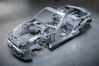 Radikális újdonságokkal érkezik az új Mercedes SL 7