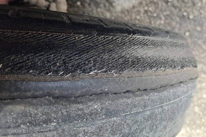 Ezekkel a gumikkal ő simán kiment a forgalomba 1 | Vezess Ezekkel a gumikkal ő simán kiment a forgalomba 1