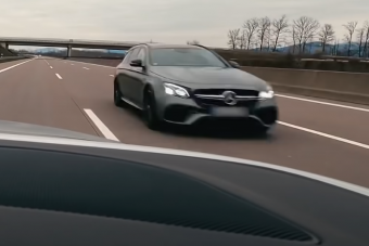 Ilyen, amikor elmennek melletted az autópályán 319 km/órával