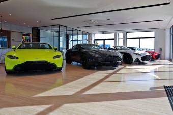 Hogyan és milyen Aston Martint vásárolnak a magyar milliárdosok?