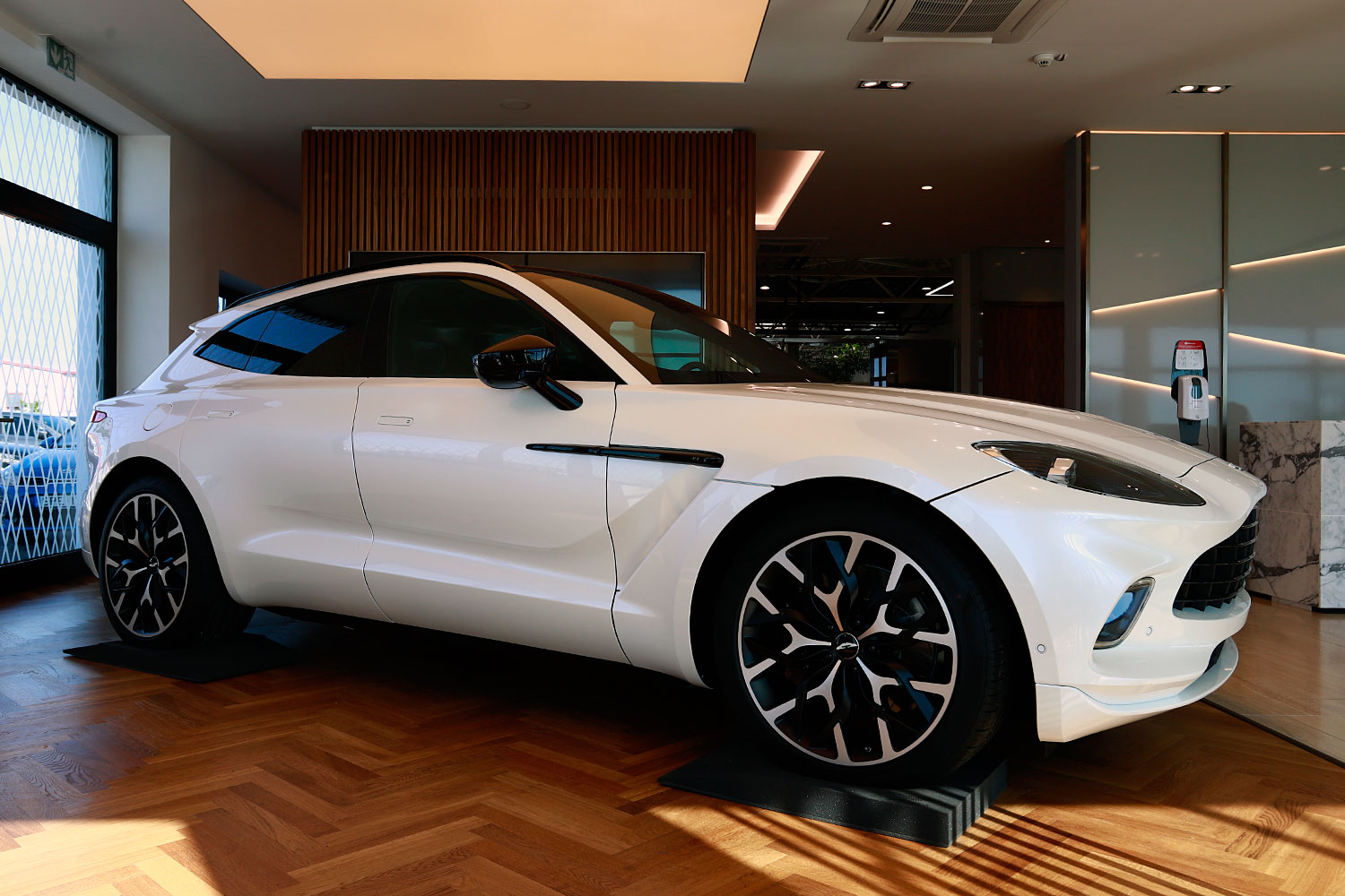 Hogyan és milyen Aston Martint vásárolnak a magyar milliárdosok? 13