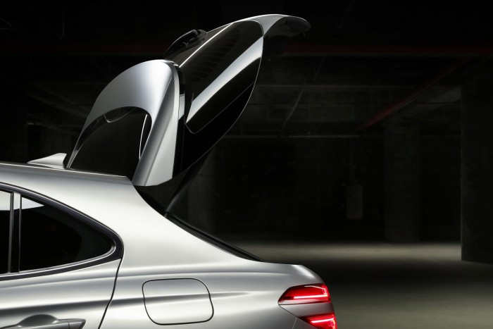 Új luxuskombi érkezik Európába 7