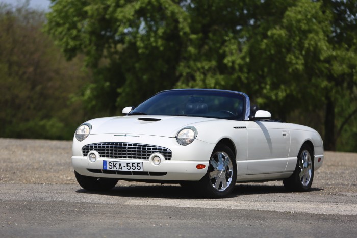Formájával azonnal hódít – Ford Thunderbird, 2002 89 Formájával azonnal hódít – Ford Thunderbird, 2002 89