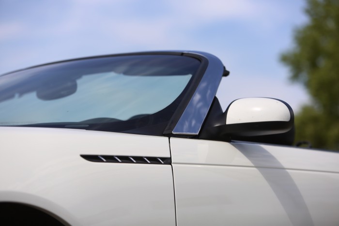 Formájával azonnal hódít – Ford Thunderbird, 2002 81 Formájával azonnal hódít – Ford Thunderbird, 2002 81
