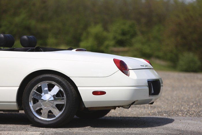 Formájával azonnal hódít – Ford Thunderbird, 2002 80 Formájával azonnal hódít – Ford Thunderbird, 2002 80