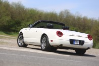 Formájával azonnal hódít – Ford Thunderbird, 2002 52