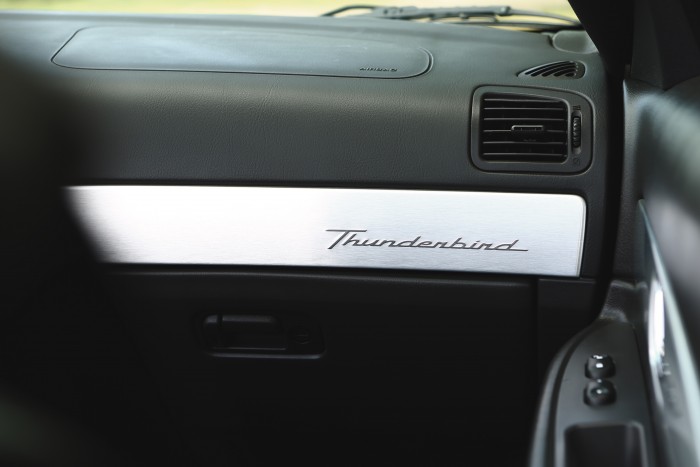 Formájával azonnal hódít – Ford Thunderbird, 2002 87 Formájával azonnal hódít – Ford Thunderbird, 2002 87