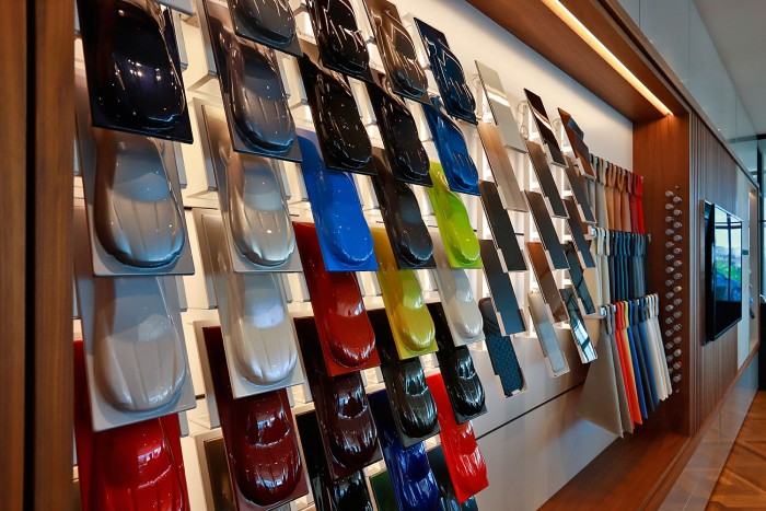 Hogyan és milyen Aston Martint vásárolnak a magyar milliárdosok? 10