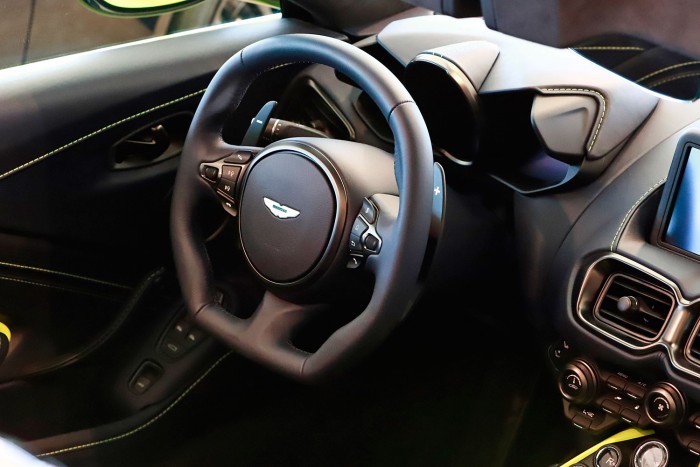 Hogyan és milyen Aston Martint vásárolnak a magyar milliárdosok? 14