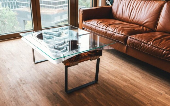 Egy darab repülőgép jól mutatna a nappaliban asztalként? 1